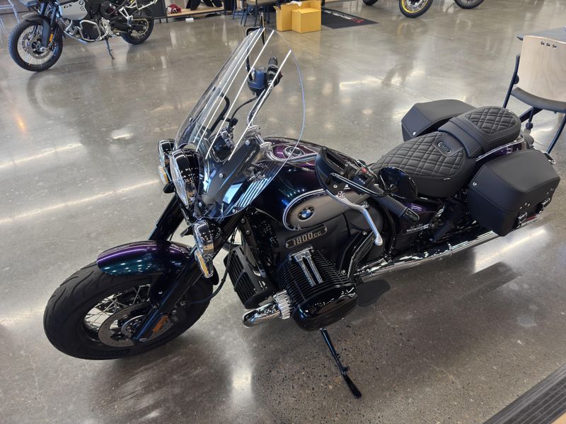 2023 BMW R 18 Classic - OPTION 719 - GALAXY DUST METALLIC - TITAN SILVER 2 METALLIC 