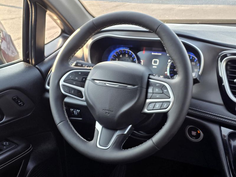 New 2027 Chrysler Pacifica Select