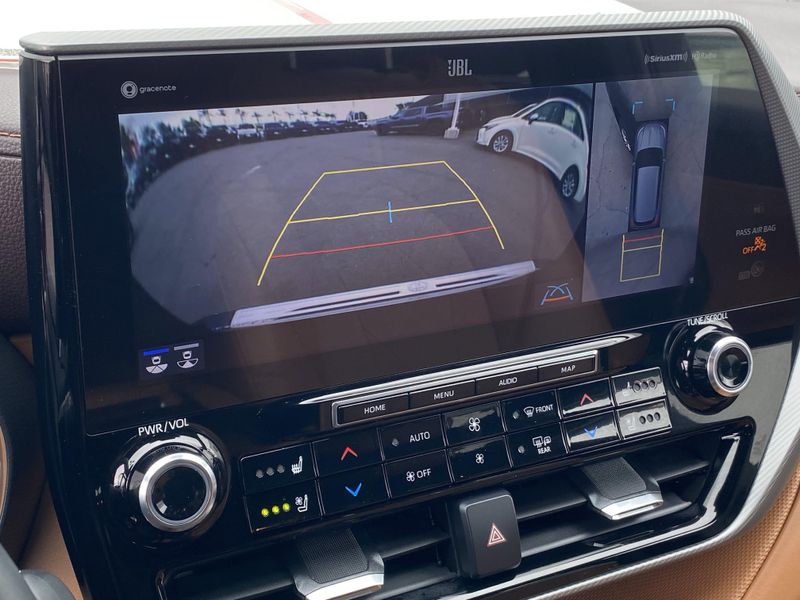2022 Toyota Highlander PlatinumImage 22
