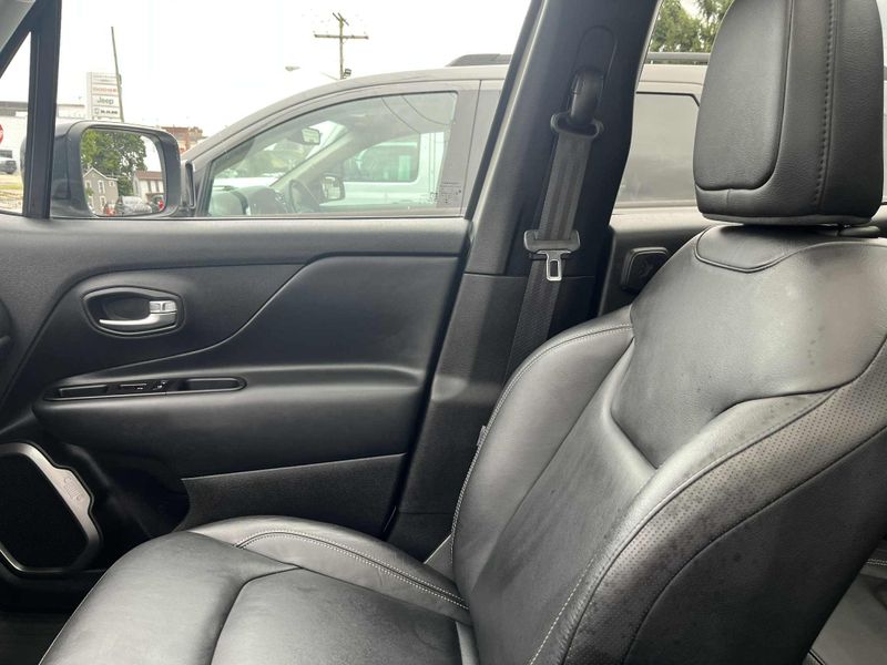 Used 2022 Jeep Renegade Image 15