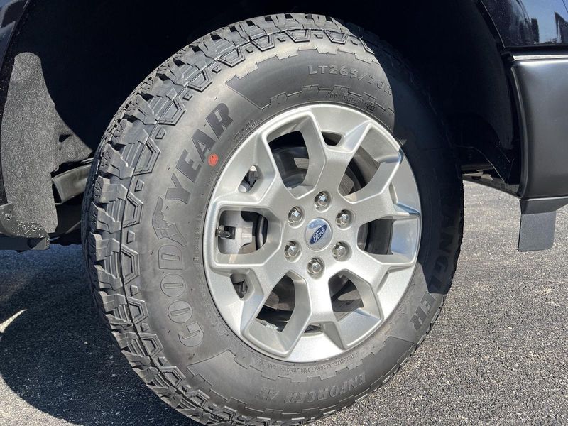 2025 Ford F-150 XL photo 2