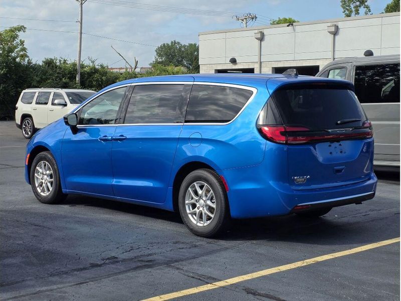 New 2027 Chrysler Pacifica Select