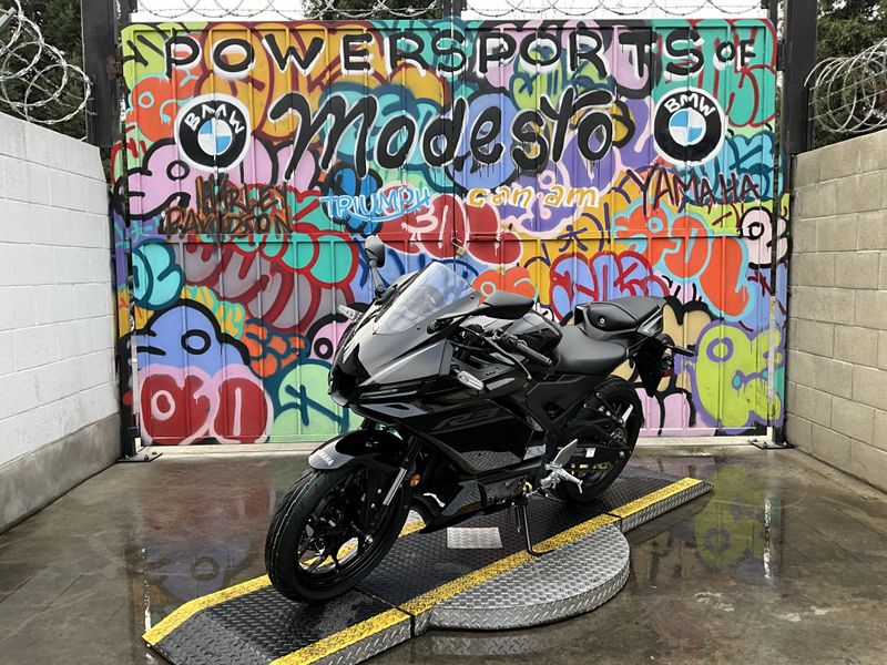 New 2026 Yamaha YZF-R3 ABS Image 1