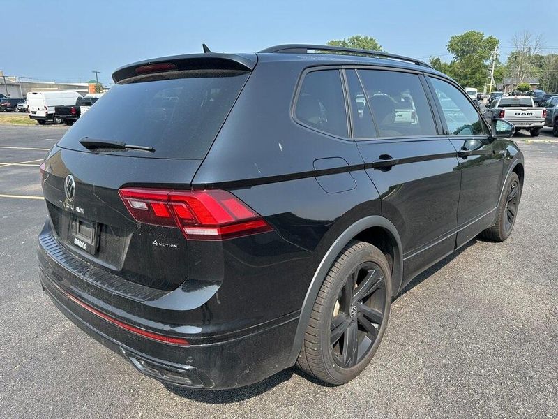 2023 Volkswagen Tiguan SE R-Line Black photo 4