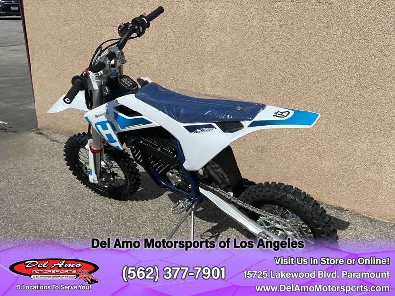 2024 HUSQVARNA EE 3  in a WHITE exterior color. Del Amo Motorsports of Los Angeles (562) 262-9181 delamomotorsports.com 