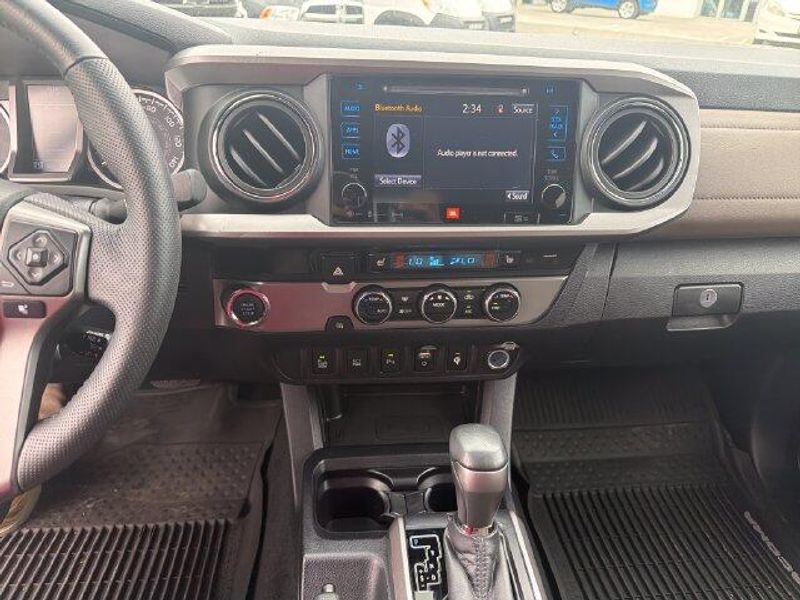 Used 2017 Toyota Tacoma LimitedImage 15
