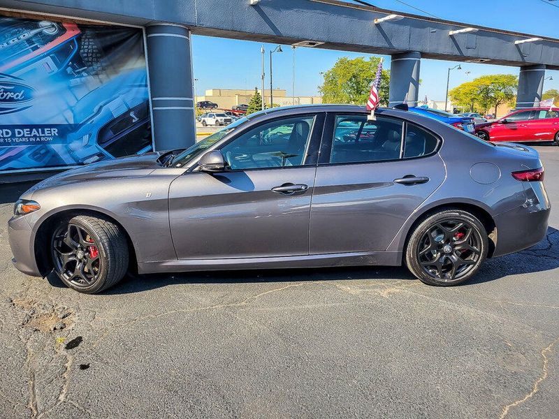2022 Alfa Romeo Giulia Ti photo 5