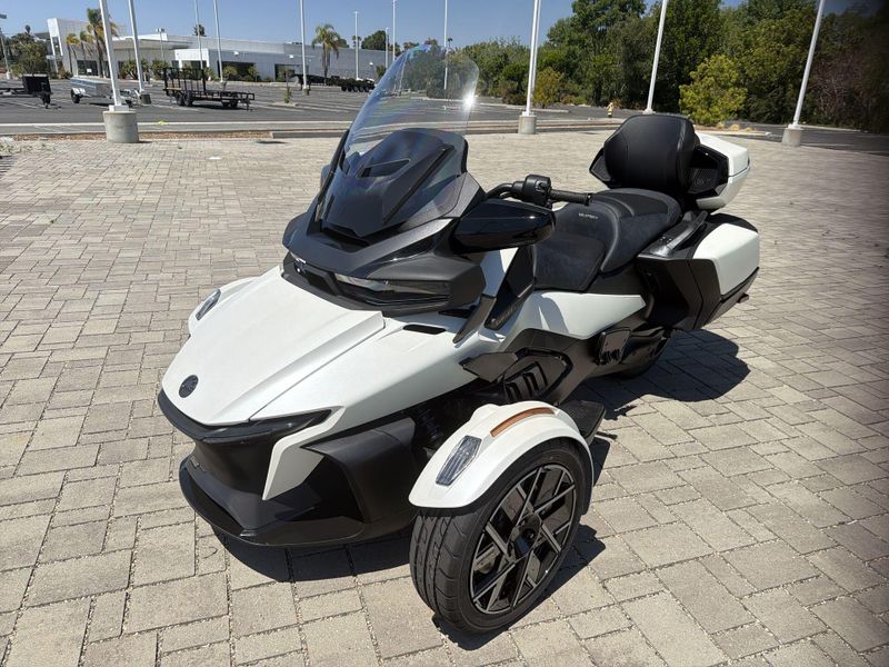New 2026 Can-Am SPYDER RT SEA-TO-SKY (SE6) Image 13