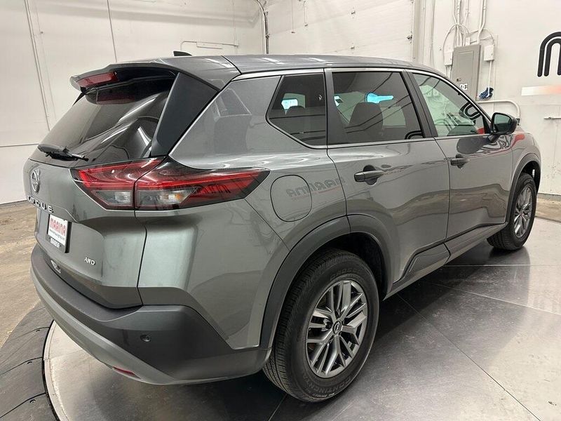 2022 Nissan Rogue SImage 14