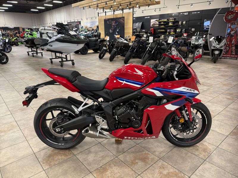 New 2026 Honda CBR650R E-CLUTCH Image 10