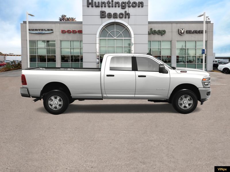 2025 RAM 3500 Big Horn Crew Cab 4x4 DuallyImage 9