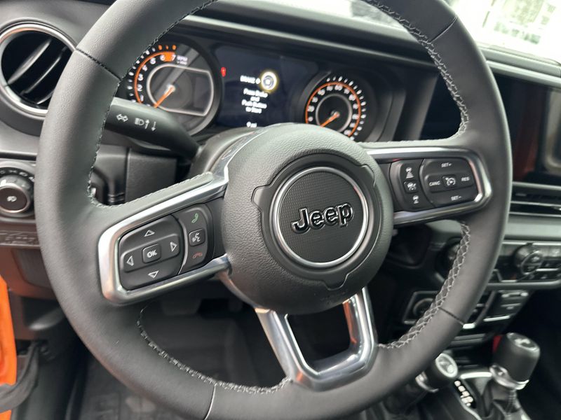 New 2025 Jeep Wrangler 4-door SaharaImage 22