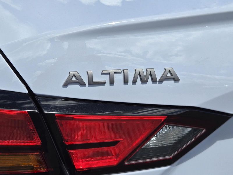Used 2025 Nissan Altima SR FWD