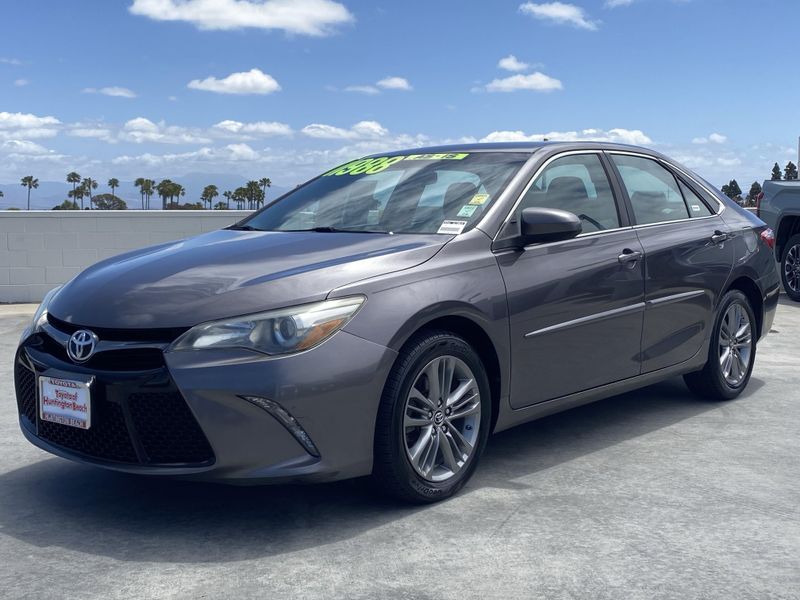 2016 Toyota Camry SEImage 8