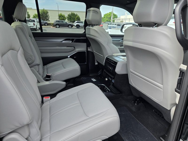 2026 Jeep Grand Wagoneer L Grand Wagoneer L Limited Altitude 4x4