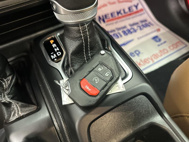 Used 2022 Jeep Wrangler Unlimited SaharaImage 10