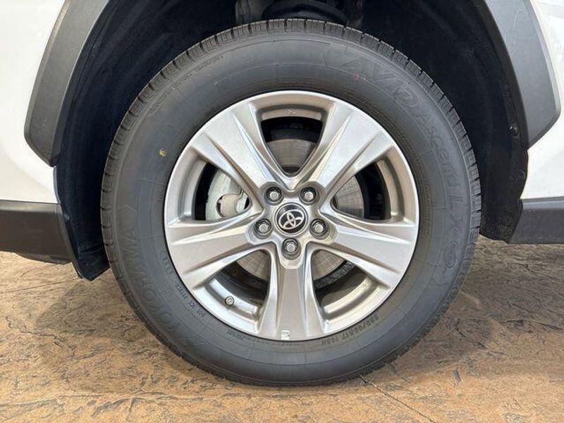Used 2022 Toyota RAV4 Hybrid LEImage 10