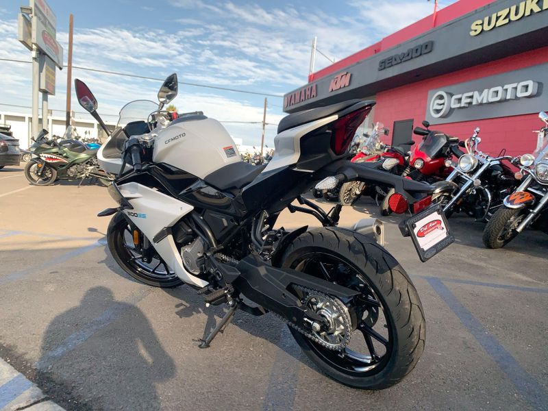 New 2025 CFMOTO 300SS Image 18