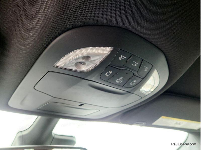 Used 2024 Chrysler Pacifica Touring