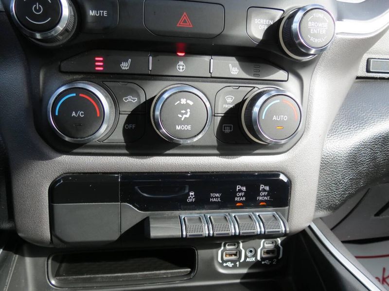 Used 2021 RAM 1500 Big Horn 4x4 4dr Crew Cab 5.6 ft. SB PickupImage 20