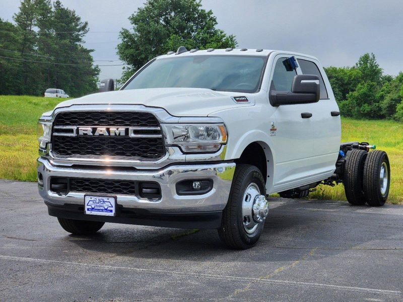 2024 RAM 3500 Tradesman Crew Cab Chassis 4x4 60