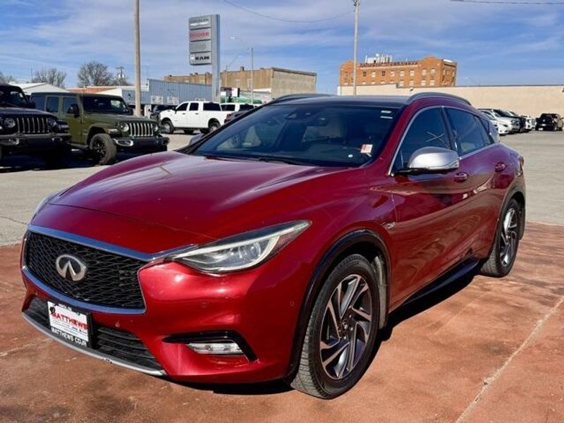 Used 2017 INFINITI QX30 PremiumImage 1