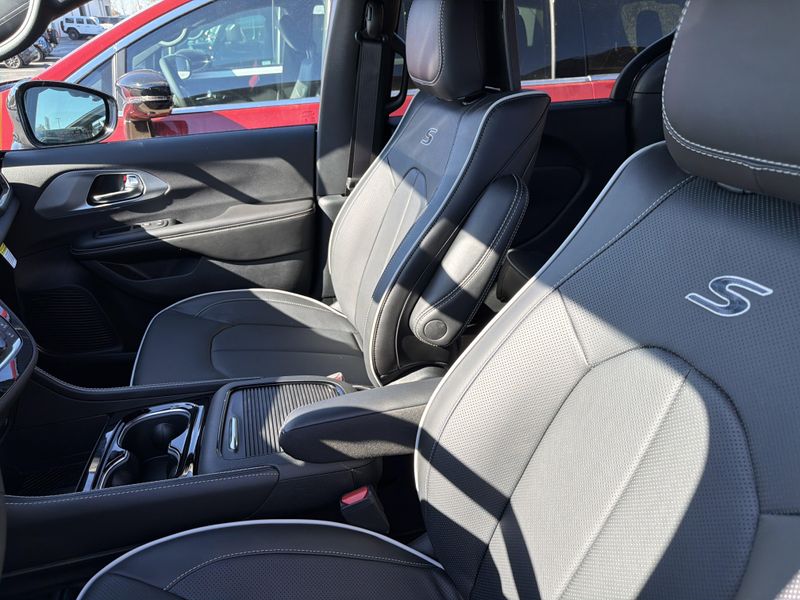 New 2026 Chrysler Pacifica LimitedImage 27