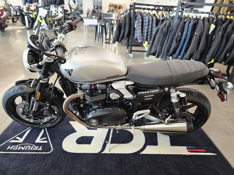 2025 Triumph SPEED TWIN 1200 