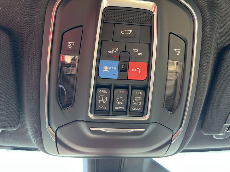 New 2026 Jeep Grand Cherokee L Limited 4x4Image 18