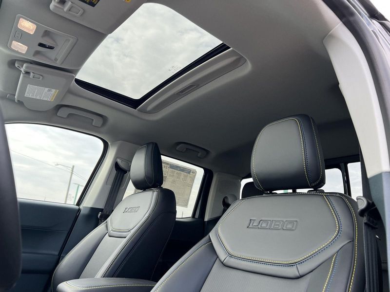 2025 Ford Maverick photo 37