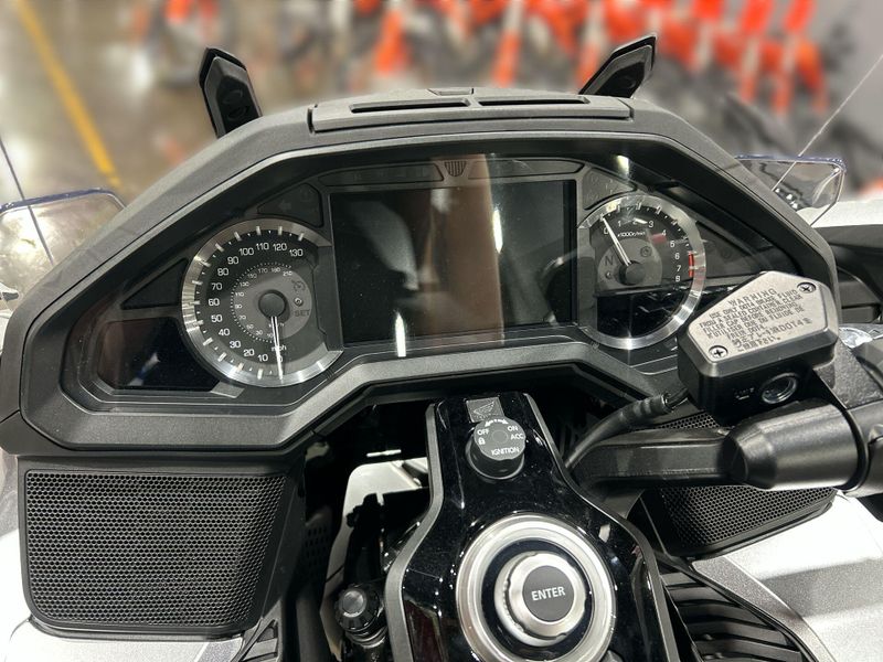 2025 Honda GOLDWING TOUR DCT Image 20
