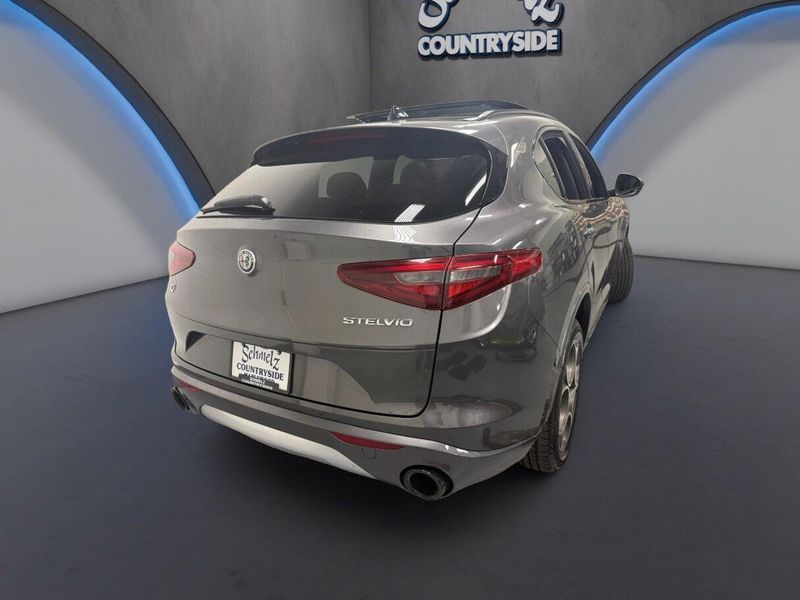 Used 2023 Alfa Romeo Stelvio Ti AWD w/Sunroof & NavImage 10