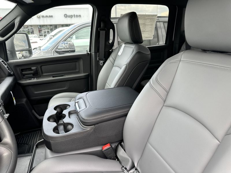 2025 RAM 2500 Tradesman Crew Cab 4x4 8
