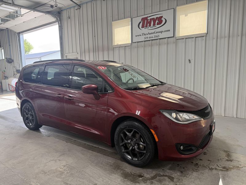 Used 2019 Chrysler Pacifica Touring L PlusImage 3