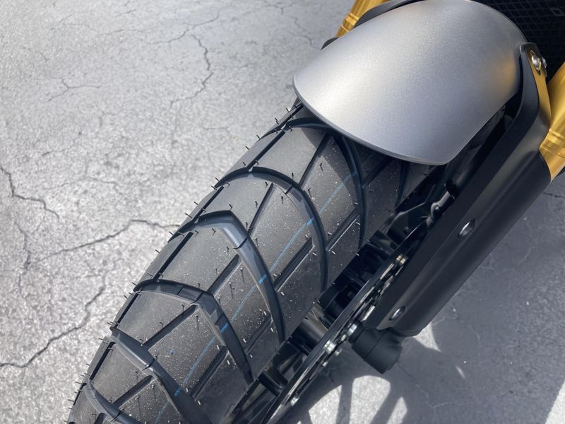 2025 Triumph SCRAMBLER 400 X