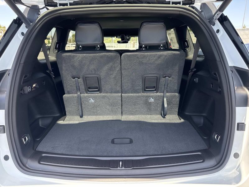 New 2026 Jeep Grand Cherokee L Laredo Altitude 4x4