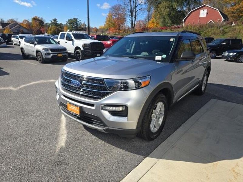 2021 Ford Explorer XLT photo 3