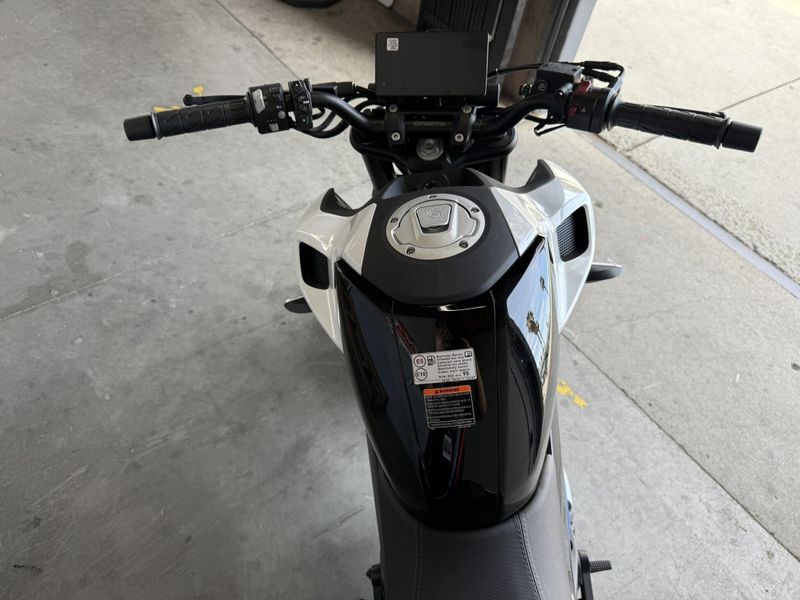 New 2025 CFMOTO 300NK Image 11