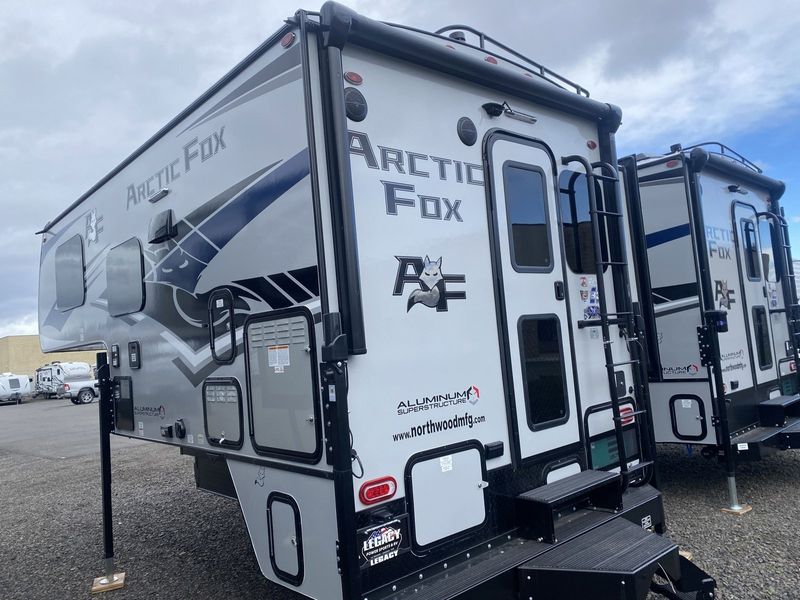 2024 ARCTIC FOX 811  in a MOON STONE exterior color. Legacy Powersports 541-663-1111 legacypowersports.net 