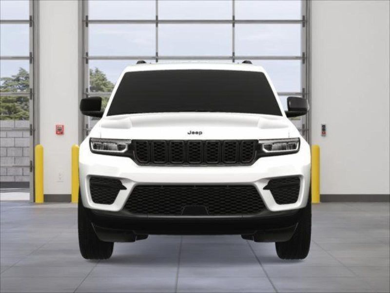 2025 Jeep Grand Cherokee Altitude photo 8