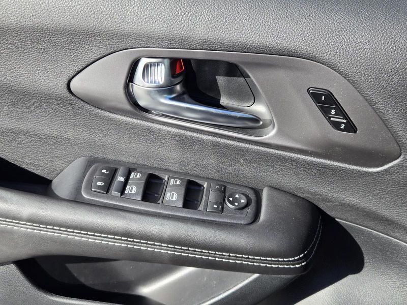 New 2026 Chrysler Pacifica Select FWD