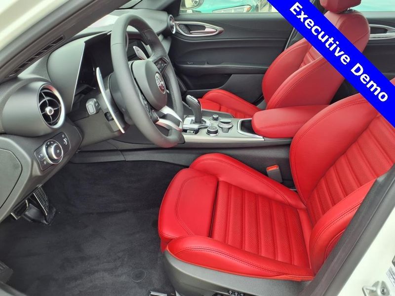 2025 Alfa Romeo Giulia RwdImage 18
