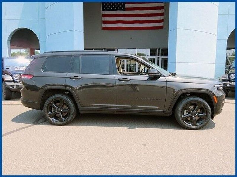 2022 Jeep Grand Cherokee L LimitedImage 2