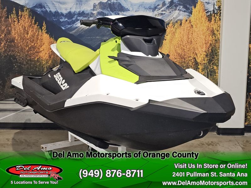 2023 Sea-Doo 63PF  in a MANTA GREEN / WHITE exterior color. Del Amo Motorsports of Orange County (949) 416-2102 delamomotorsports.com 