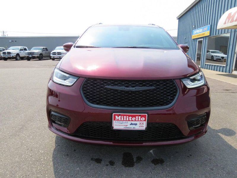 New 2021 Chrysler Pacifica Touring AWD 4dr Mini VanImage 3
