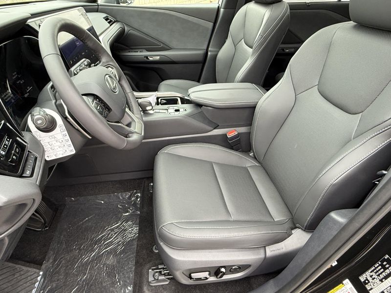 2025 Lexus TX Image 18