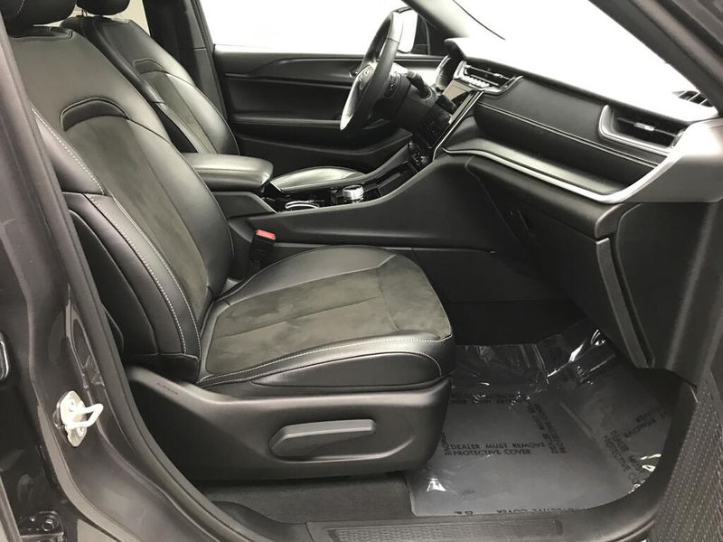 Used 2023 Jeep Grand Cherokee AltitudeImage 16