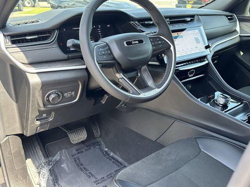 New 2026 Jeep Grand Cherokee Laredo Altitude 4x2Image 15