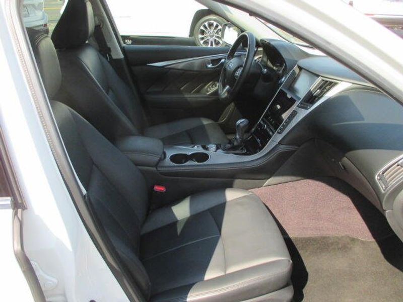 Used 2016 INFINITI Q50 2.0t PremiumImage 25