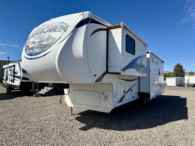 Used 2012 HEARTLAND BIGHORN 3185RL Image 2